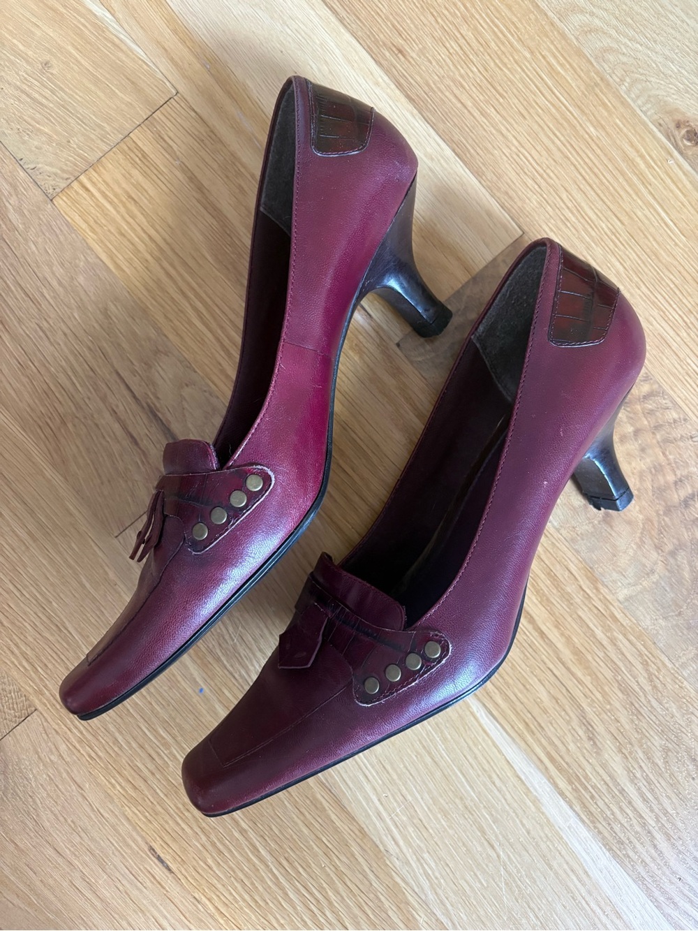 Liz Claiborne Flex Burgundy Kitten Heels - Picture 4 of 9